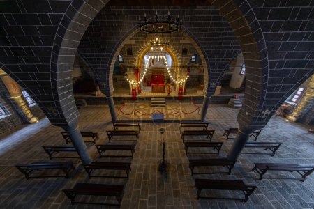 Foto de DIYARBAKIR, TURQUÍA, 09 OCTUBRE 2023: Mar Petyun Iglesia Católica Caldea ubicada en el distrito Sur de Diyarbakr en el sureste de Turquía - Imagen libre de derechos