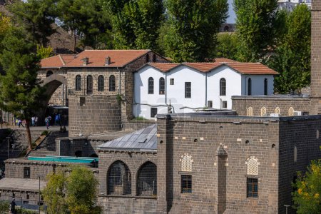Téléchargez les photos : La province turque de Diyarbakir. Hz. Mosquée Sleyman. Il a conservé sa structure historique pendant des siècles. C'est l'une des mosquées importantes de l'histoire islamique.. - en image libre de droit