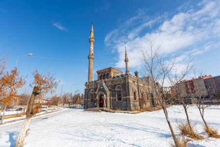 Foto de Mezquita Fethiye que había sido construida como una iglesia (Iglesia Aleksandr Nevski) es uno de los símbolos de esta antigua ciudad de la Región Este de Anatolia. - Imagen libre de derechos