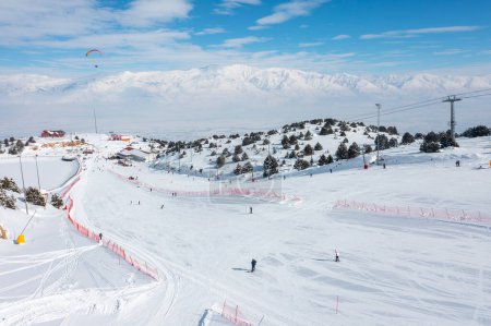 Téléchargez les photos : Vue station de ski Ergan, Turquie - en image libre de droit