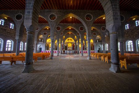 Téléchargez les photos : E Surp Giragos Armenian Church ou St. Kyriakos Church se trouve dans le quartier Sur de Diyarbakr dans le sud-est de la Turquie. - en image libre de droit