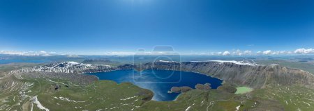 El lago Nemrut es el segundo lago de cráter más grande del mundo y el más grande de Turquía.