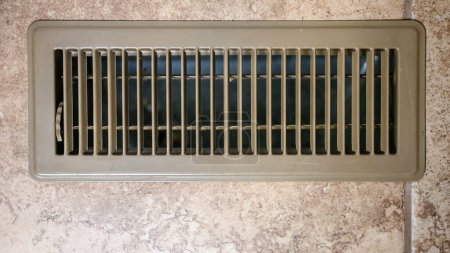 Enfoque selectivo en una casa residencial para HVAC en posición abierta. Foto de alta calidad