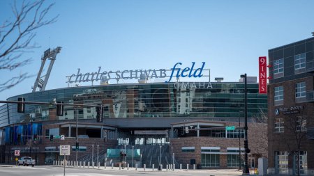Foto de Omaha, Nebraska, EE.UU. - 3.2023 - Campo de béisbol Charles Schwab, ubicación de la serie mundial universitaria. .. Foto de alta calidad - Imagen libre de derechos