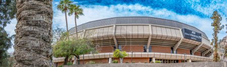 Téléchargez les photos : Phoenix, Arizona, USA - 3.23.2024 : Vue panoramique de l'Arizona State University Desert Financial Arena. Photo de haute qualité - en image libre de droit