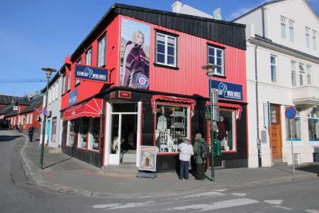 Téléchargez les photos : Les bâtiments et les couleurs de Reykjavik Islande. Il y a tant à voir dans cette merveilleuse ville et ce pays. C'est un endroit idéal pour les voyages et les touristes. - en image libre de droit