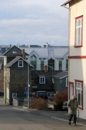 Téléchargez les photos : Les bâtiments et les couleurs de Reykjavik Islande. Il y a tant à voir dans cette merveilleuse ville et ce pays. C'est un endroit idéal pour les voyages et les touristes. - en image libre de droit