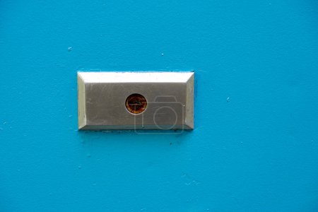 Téléchargez les photos : Closeup of a blue metal door with a silver keyhole - en image libre de droit
