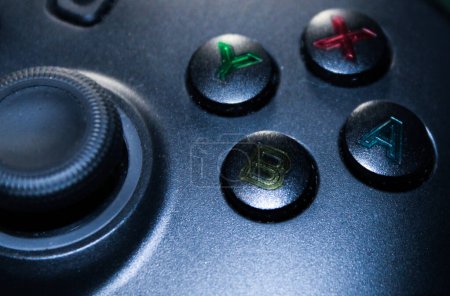 Buttons auf dem Gamepad. Controller: A Y X B. Archivbild eines Steuerknüppels in Großaufnahme.