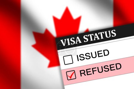 Visa de Canadá rechazó el estatus en papel con marca de marca roja en la caja y ondeando bandera en el fondo