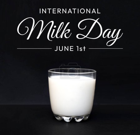 Der 1. Juni wird weltweit als Internationaler Tag der Milch gefeiert, der mit einem Glas Oberflächenmilch begangen wird. Tapete zum Tag der Milch