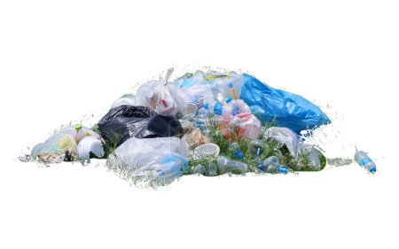 Téléchargez les photos : Pile de sacs poubelle plastique sur fond blanc - en image libre de droit