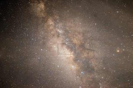 Foto de Hermosa galaxia con estrellas y vía láctea, fotografía de larga exposición - Imagen libre de derechos