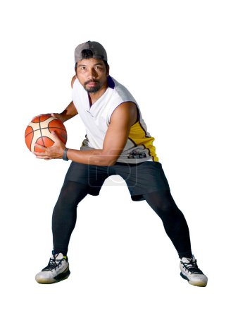Foto de Concepto divertido de baloncesto. Jugador de baloncesto asiático en el fondo con camino de recorte - Imagen libre de derechos