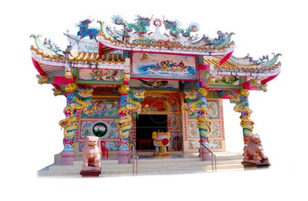 Téléchargez les photos : Temple traditionnel chinois isolé sur fond blanc - en image libre de droit