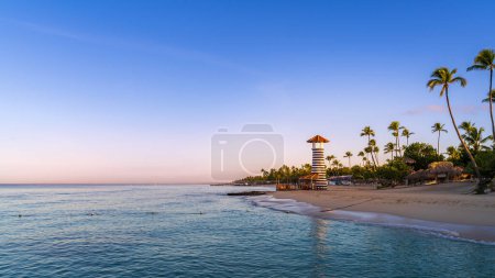 Panorama del amanecer en Bayahibe Beach, La Romana, República Dominicana.