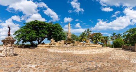 Téléchargez les photos : Vue panoramique de la fontaine à Altos de Chavon La Romana Casa De Campo à Punta Cana République dominicaine - en image libre de droit