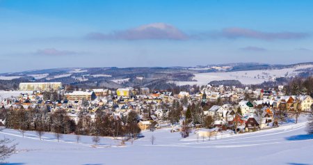 Panorama vista Seiffen en invierno Sajonia Alemania mineral montañas