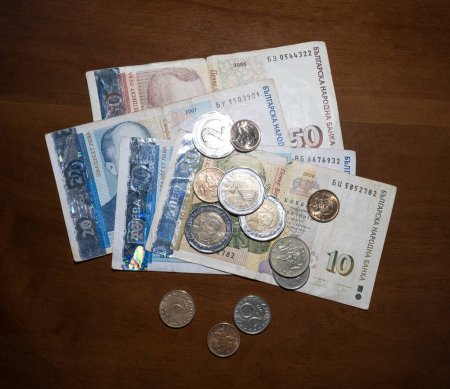 Foto de Algunos billetes de la moneda búlgara Lev en la mano - Imagen libre de derechos