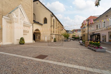 Téléchargez les photos : Villach, Autriche. 18 juillet 2023. une rue dans le centre historique de la ville - en image libre de droit