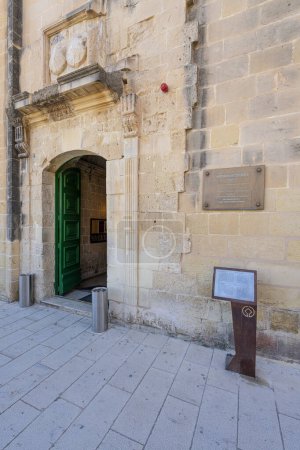 Téléchargez les photos : La Valette, Malte, le 03 avril 2024. Le siège du centre de conférence méditerranéen dans le centre-ville - en image libre de droit