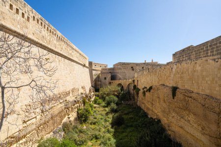Foto de La Valeta, Malta, 03 de abril, 2024. vista de las murallas perimetrales del fuerte de San Elmo en el centro de la ciudad - Imagen libre de derechos