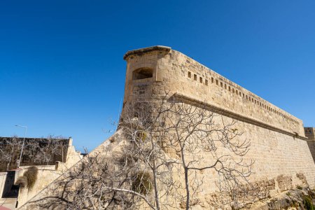 Foto de La Valeta, Malta, 03 de abril, 2024. vista de las murallas perimetrales del fuerte de San Elmo en el centro de la ciudad - Imagen libre de derechos