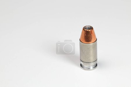 Foto de Bala .380 APC o 9mm Kurz JHP (punta hueca con camisa) Shell Shock Technologies (NAS3) - Imagen libre de derechos