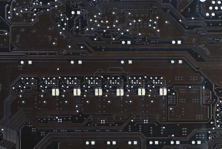 Téléchargez les photos : Carte de circuit imprimé moderne avec composants électroniques. - en image libre de droit