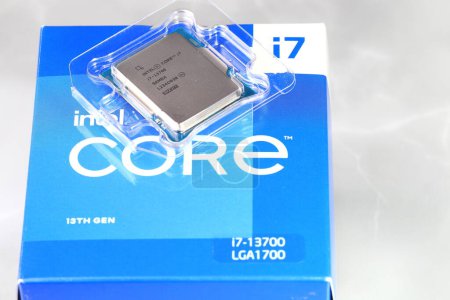 Téléchargez les photos : Brand new retail box of Intel Core i7 13700 High performance CPU.  Processor based on Raptor Lake architecture for LGA 1700 socket. - en image libre de droit