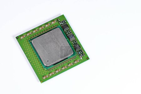 Foto de CPU: Unidad central de procesamiento, procesador de computadora todo el lado superior aislado sobre fondo blanco. - Imagen libre de derechos