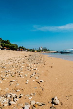 Téléchargez les photos : Plages côtières le matin. Sanur Beach, Bali. - en image libre de droit