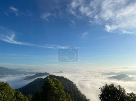Foto de Mar de niebla en Betong por la mañana, provincia de Yala, Tailandia - Imagen libre de derechos