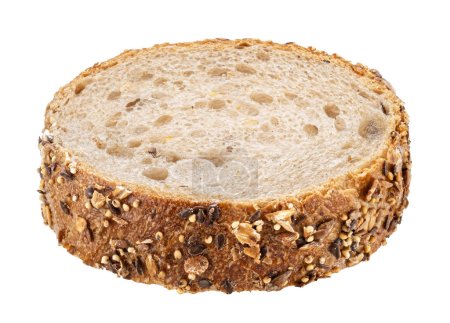 Téléchargez les photos : Tranche de pain de seigle à grains entiers, avec avoine et graines de lin, pain grillé rustique isolé sur fond blanc, pleine profondeur de champ - en image libre de droit