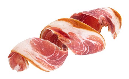 Rouleau de bande de bacon, tranche de poitrine de porc isolée sur fond blanc avec chemin de coupe