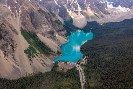 Téléchargez les photos : Vue panoramique du lac Louise dans le parc national Banff, Canada, Ten Peaks Valley. Photo inspirante - en image libre de droit