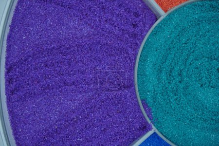 Foto de Multicolor en el color púrpura y verde del Rangoli del envase redondo del primer plano del ángulo - Imagen libre de derechos