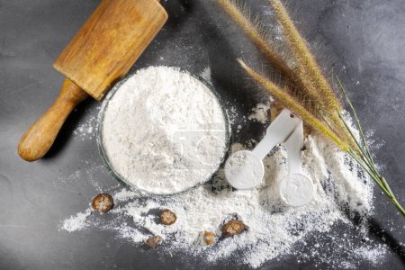 Téléchargez les photos : Farine ordinaire au lieu de farine tout usage dans les recettes. Ce sont simplement des noms différents pour la même chose au Royaume-Uni, en Australie et en Amérique. - en image libre de droit