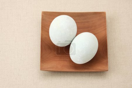 Telur Asin o huevo salado, elaborado a partir de huevos de pato con sal