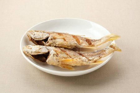 Ikan Laosan Goreng (Vierfinger-Fadenflossenfisch), indonesisches Essen