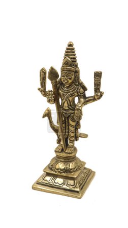 Statue des hinduistischen Kriegsgottes, der der Sohn von Lord Shiva mit seinem Tier ist, einem Pfau isoliert auf weißem Hintergrund