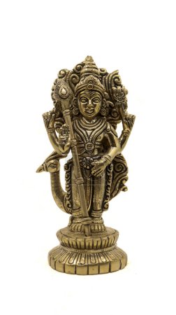 antike goldene Statue des hinduistischen Kriegsgottes Subramanya, Sohn von Lord Shiva mit seinem Tier, einem Pfau isoliert auf weißem Hintergrund