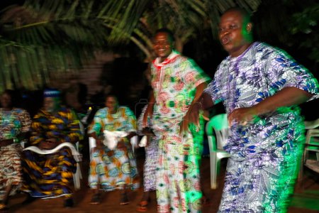 Téléchargez les photos : Traditional voodoo ceremony.  Lome. Togo. - en image libre de droit