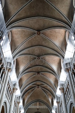 Foto de Catedral de Notre Dame de Lausana. La nave. Bóveda de costillas góticas. Suiza. - Imagen libre de derechos