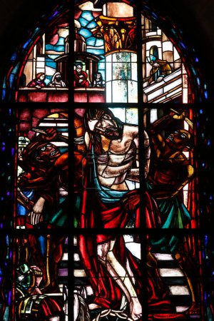 Foto de Catedral de Notre Dame de Lausana. Vidriera. La Flagelación de Cristo. Suiza. - Imagen libre de derechos