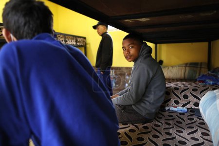 Foto de Dormitorio. Centro de rehabilitación para niños de la calle. Katmandú. Nepal. - Imagen libre de derechos