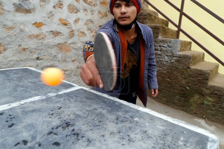 Foto de Juego de ping pong. Centro de rehabilitación para niños de la calle. Katmandú. Nepal. - Imagen libre de derechos