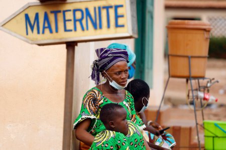 Téléchargez les photos : Hôpital rural africain. Maternité. Bénin. - en image libre de droit