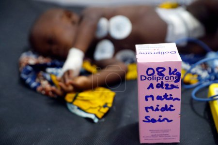 Téléchargez les photos : Hôpital africain. Unité pédiatrique. Bénin. - en image libre de droit