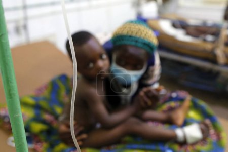 Téléchargez les photos : Hôpital africain. Unité pédiatrique. Bénin. - en image libre de droit